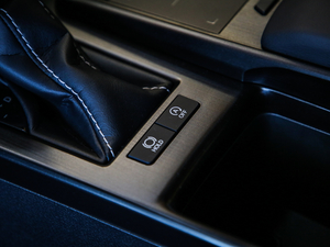 2020260 F SPORT п؅^