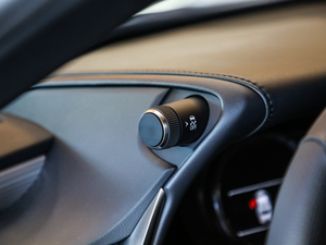 2020260 F SPORT п؅^