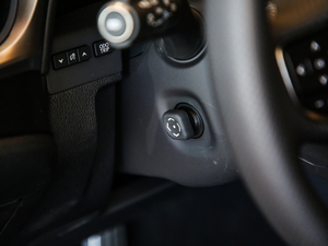 2020260 F SPORT п؅^