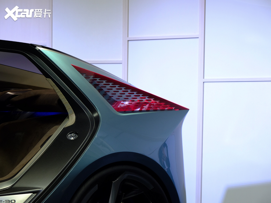 2020���׿��_˹LF-30 ����܇