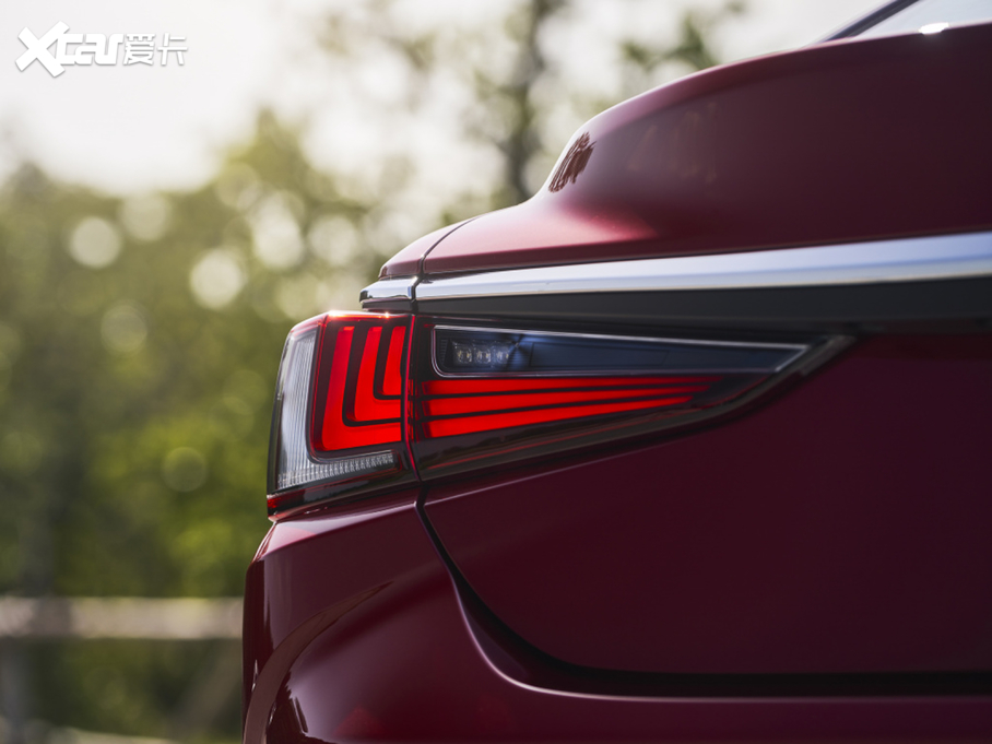 2021׿_˹ES  250 AWD