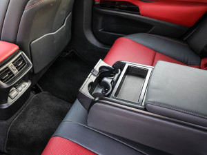 2021款300h F SPORT 空间座椅