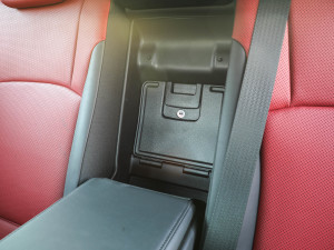2021款300h F SPORT 空间座椅