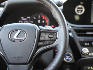 2021300h F SPORT п؅^