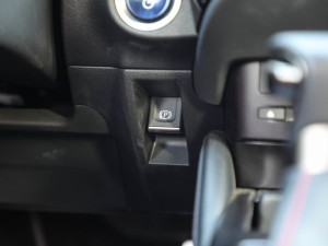 2021款300h F SPORT 驻车制动器