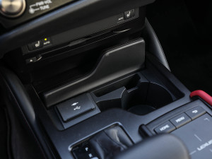 2021款300h F SPORT 前排杯架