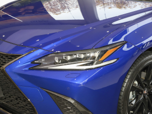 2021款260 F SPORT 大灯