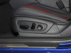 2021款260 F SPORT 主驾驶座椅调节