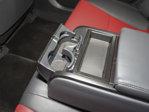 2021款260 F SPORT 后排中央扶手功能