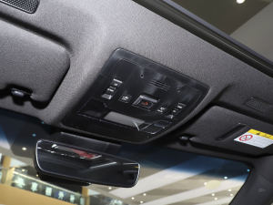 2021260 F SPORT п؅^