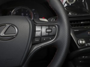 2021260 F SPORT п؅^