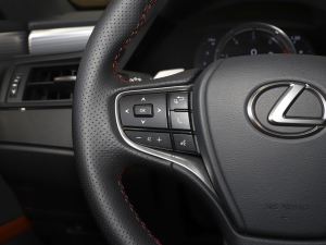 2021260 F SPORT п؅^