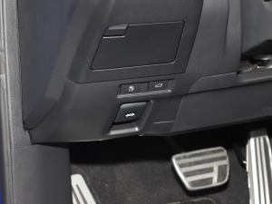 2021260 F SPORT п؅^