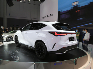 2022350h ȫ F SPORT w^