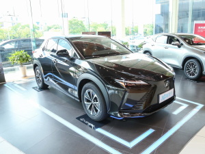 2023款450e 四驱纵享版 右前45度