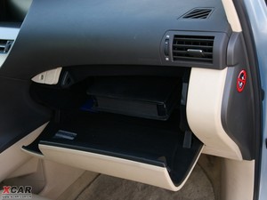 2009款450h 手套箱