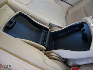2009款450h 中央扶手箱