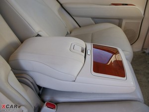 2009款450h 后排中央扶手