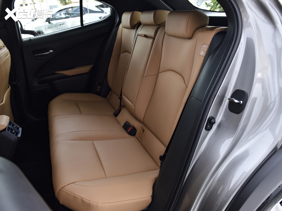 2022׿_˹UX 260h ̽Ȥ