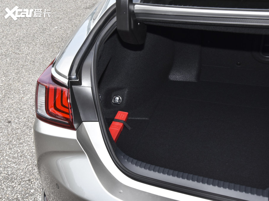 2022׿_˹ES 200 ׿Խ