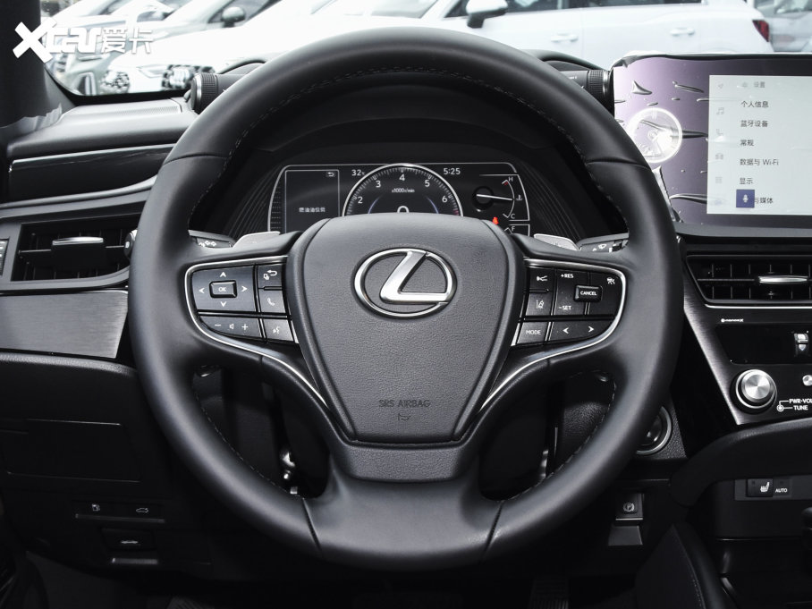 2022׿_˹ES 200 ׿Խ