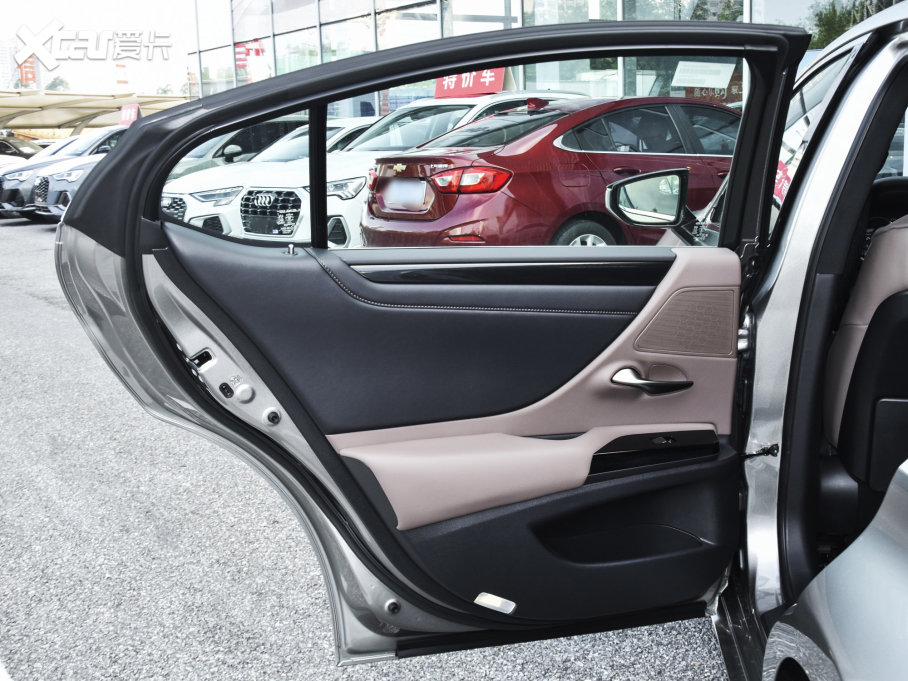 2022׿_˹ES 200 ׿Խ