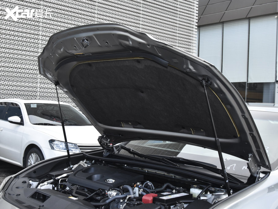 2022׿_˹ES 200 ׿Խ