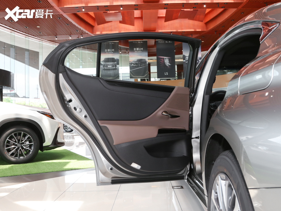 2022׿_˹ES 300h ׿Խ