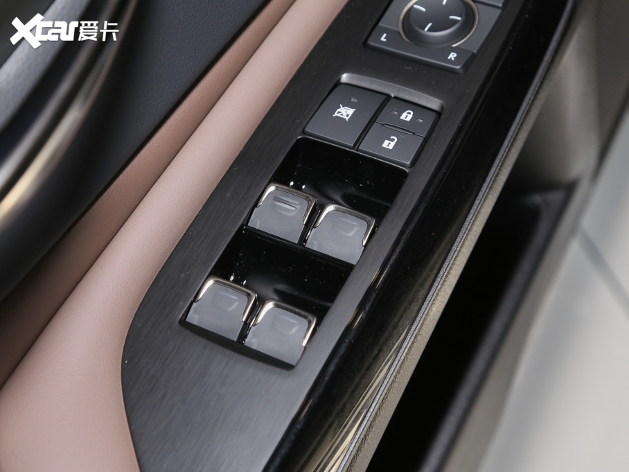 2022���׿��_˹ES 300h ׿Խ��