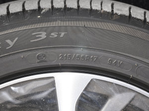 2022款260 卓越版 轮胎尺寸
