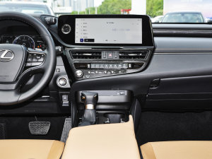 2022款260 卓越版 中控台