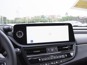 2022260 F SPORT п؅^