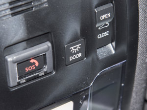 2022260 F SPORT п؅^