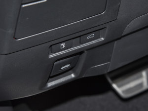 2022260 F SPORT п؅^