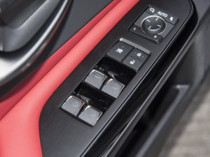 2022260 F SPORT п؅^