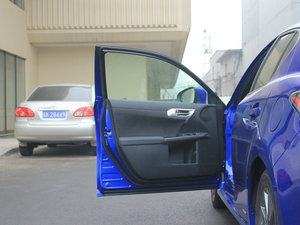 2012款200h F Sport  驾驶位车门