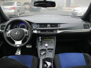 2012款200h F Sport  内饰全景