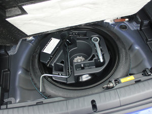 2012款200h F Sport  备胎