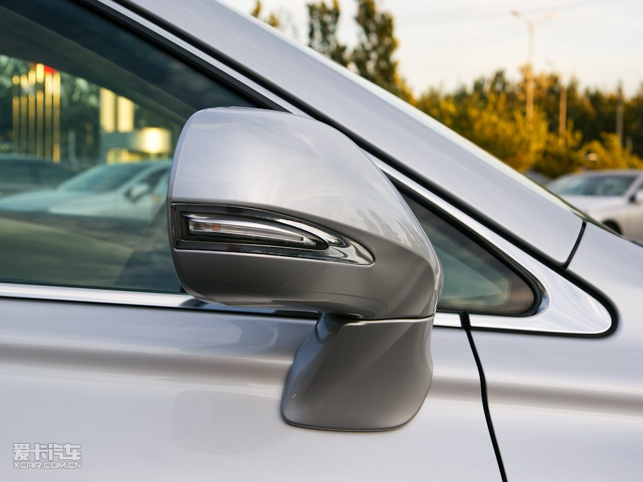 2010���׿��_˹RX 350 ���F��