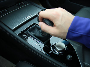 2012350 F SPORT п؅^