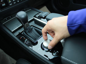 2012350 F SPORT п؅^