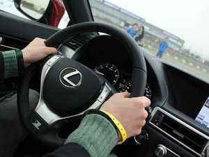 2012350 F SPORT п؅^