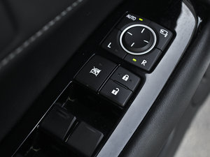 2012250 F SPORT п؅^