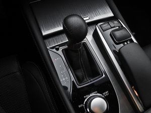 2012250 F SPORT п؅^