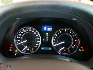 2009款300C 仪表