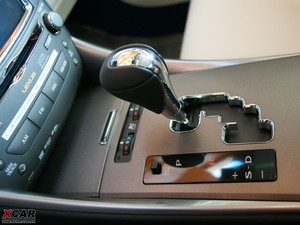 2009款300C 换挡杆