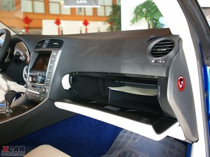 2009款300C 手套箱