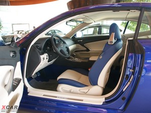 2009款300C 前排空间