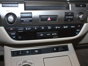 2013款350 典雅版 中控区