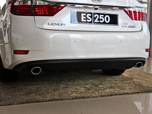 2013款250 Mark Levinson限量版 排气管